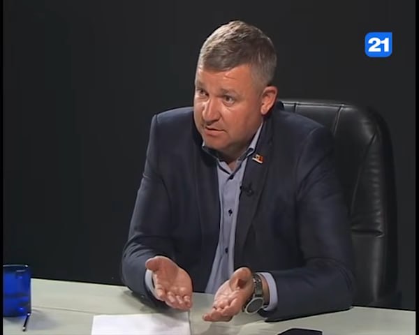 Denis Șova, despre reforma „RESTART” în educație: „Guvernarea ne vorbește despre depolitizare, dar de fapt pur și simplu schimbă o culoare pe alta. Asta nu e despre politică?!”