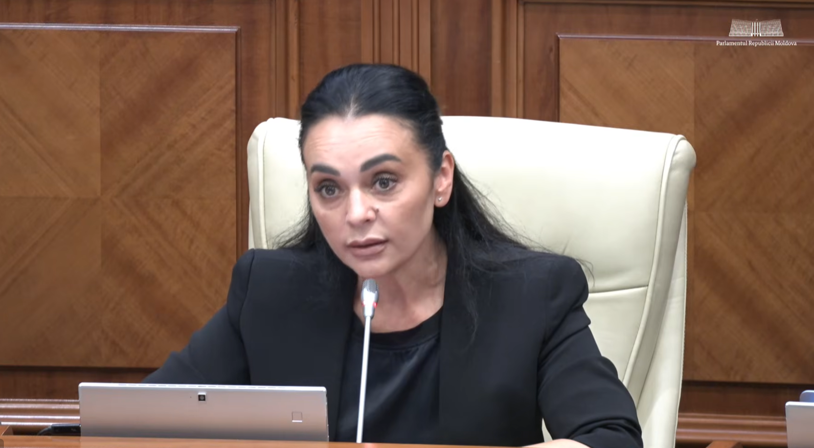 Elena Grițco insistă ca Parlamentul să dea curs proiectului privind Ziua comemorării victimelor violenței domestice: „Violența lasă victime. PAS votează ÎMPOTRIVA memoriei lor!”