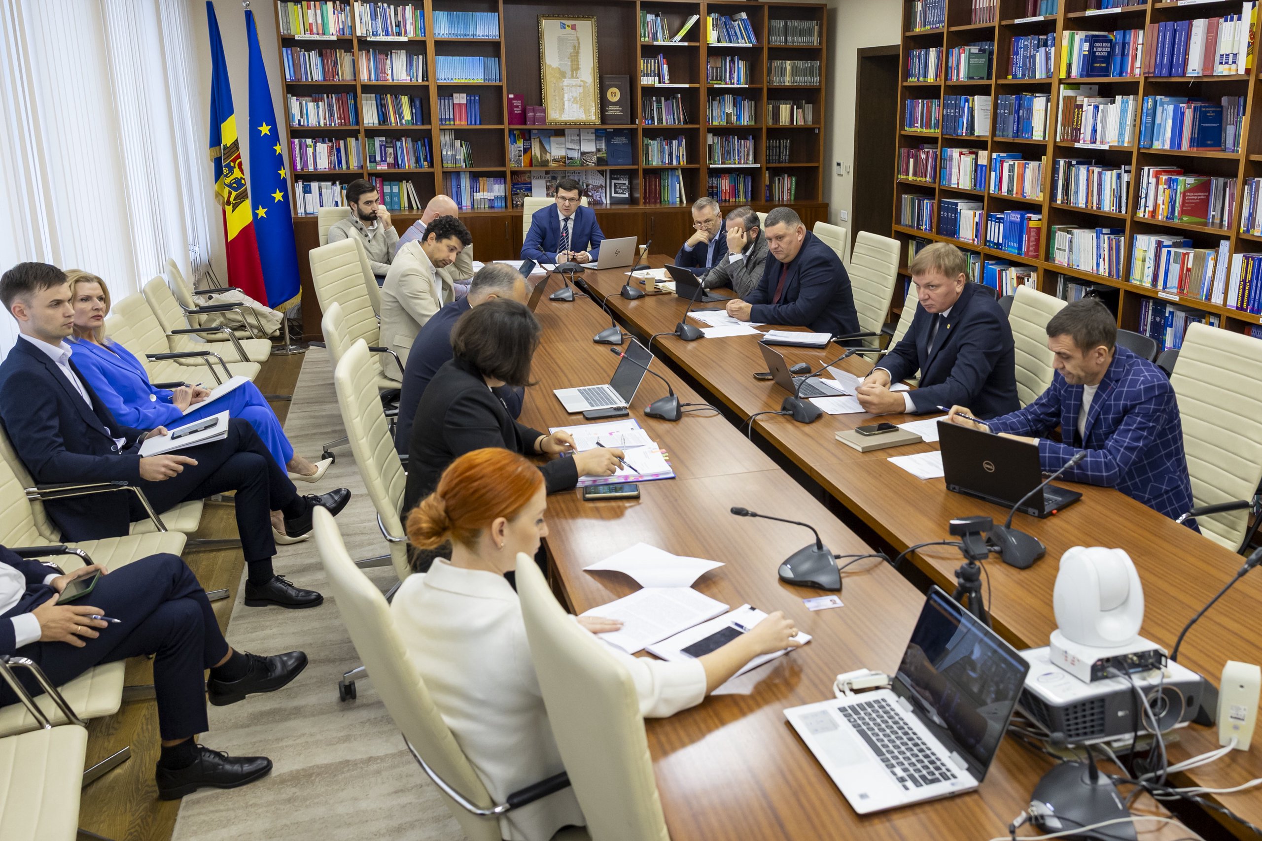 Наша Партия предлагает увеличить освобождаемые от НДС объёмы потребления электроэнергии и газа. PAS выступает против, утверждая, что большинство домохозяйств по «объективным причинам» потребляют мало